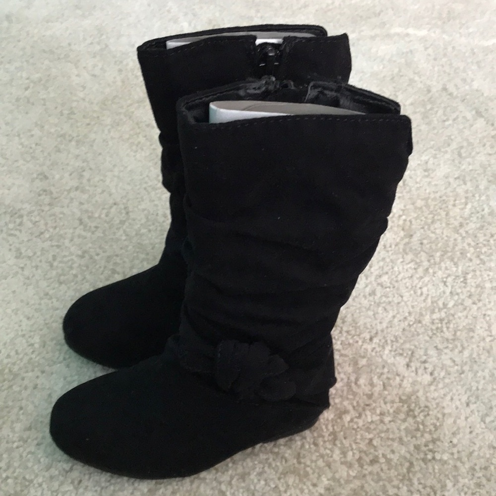 Toddler girl’s suede boots sz 5